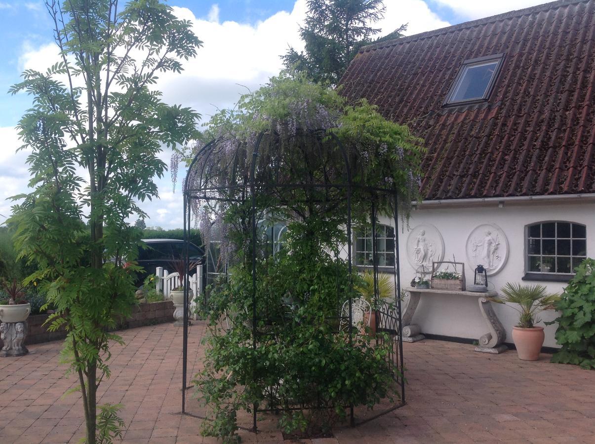Bed And Breakfast - Stakdelen 47 Allerup Exterior photo